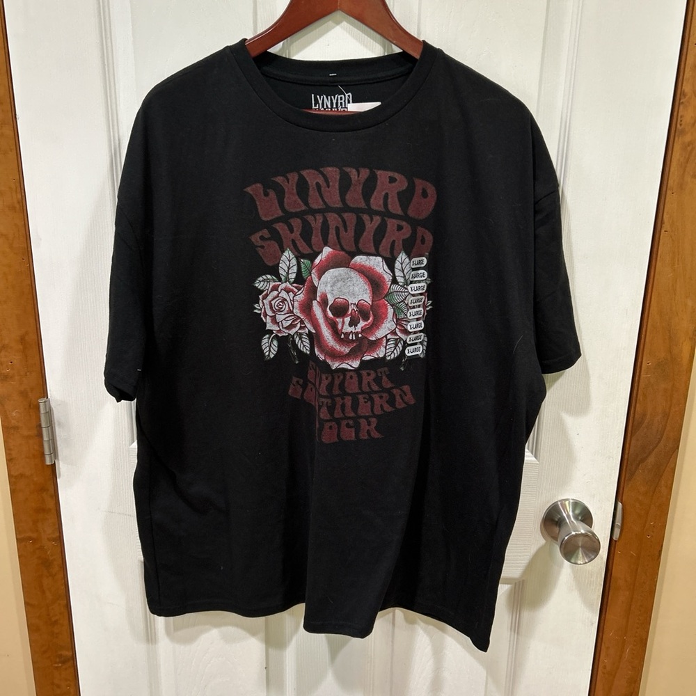 Black Short-Sleeve Graphic Tee - Rose Skull Print